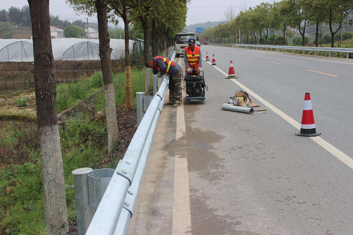 公路波形护栏平时应该怎么守护呢？