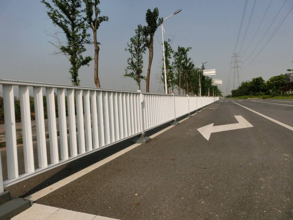 1-200603094131118 城市路路护栏