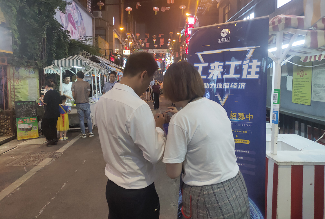 地摊热浪后，幼摊贩该何去何从？